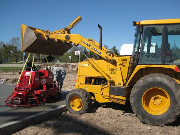 Moving the power trowel